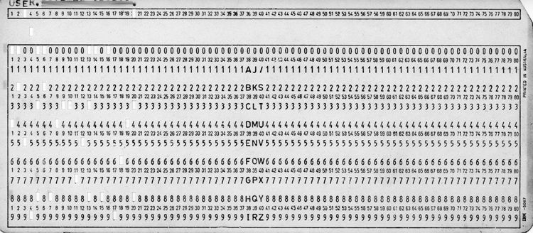 Eine Computer-Lochkarte des 20. Jahrhunderts; zur Verfügung gestellt von Peter Renshaw (bootload)