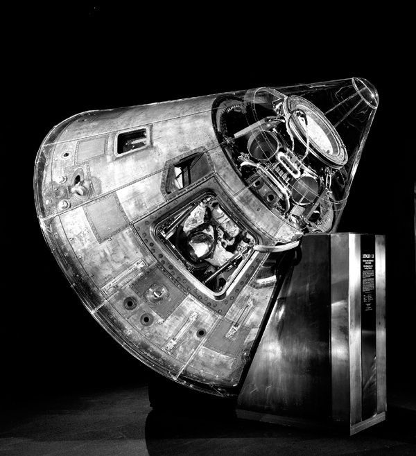 Das Apollo 11-Kommandomodul; Foto von Eric Long/NASM, National Air and Space Museum, Smithsonian Institution