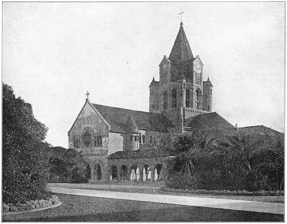 De kerk der Stanford-Universiteit, vóór de aardbeving.